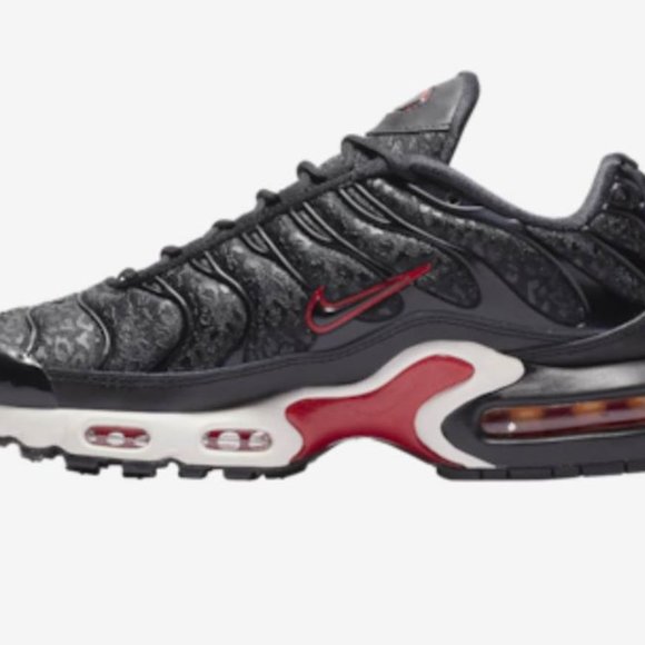 Nike Air Max Plus Shoe - Picture 2 of 4
